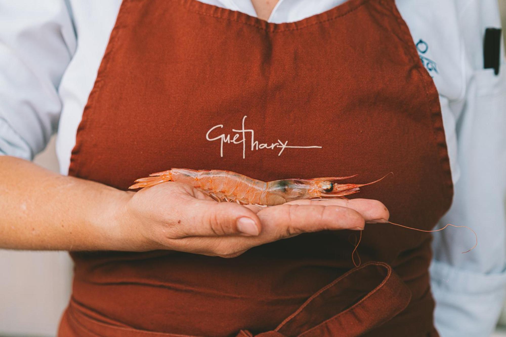 Iberostar Selection Playa De Palma Otel Playa de Palma  Dış mekan fotoğraf Chef holding a prawn